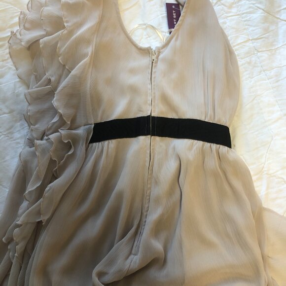 NWT Smart Set Ethereal Asymmetric One Shoulder Ruffles Waist Dress Taupe 4 Small - Picture 7 of 12